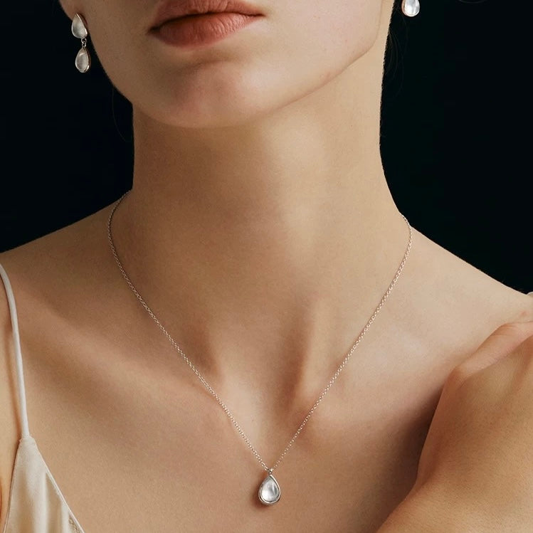Water Drop Pearl Pendant Necklace