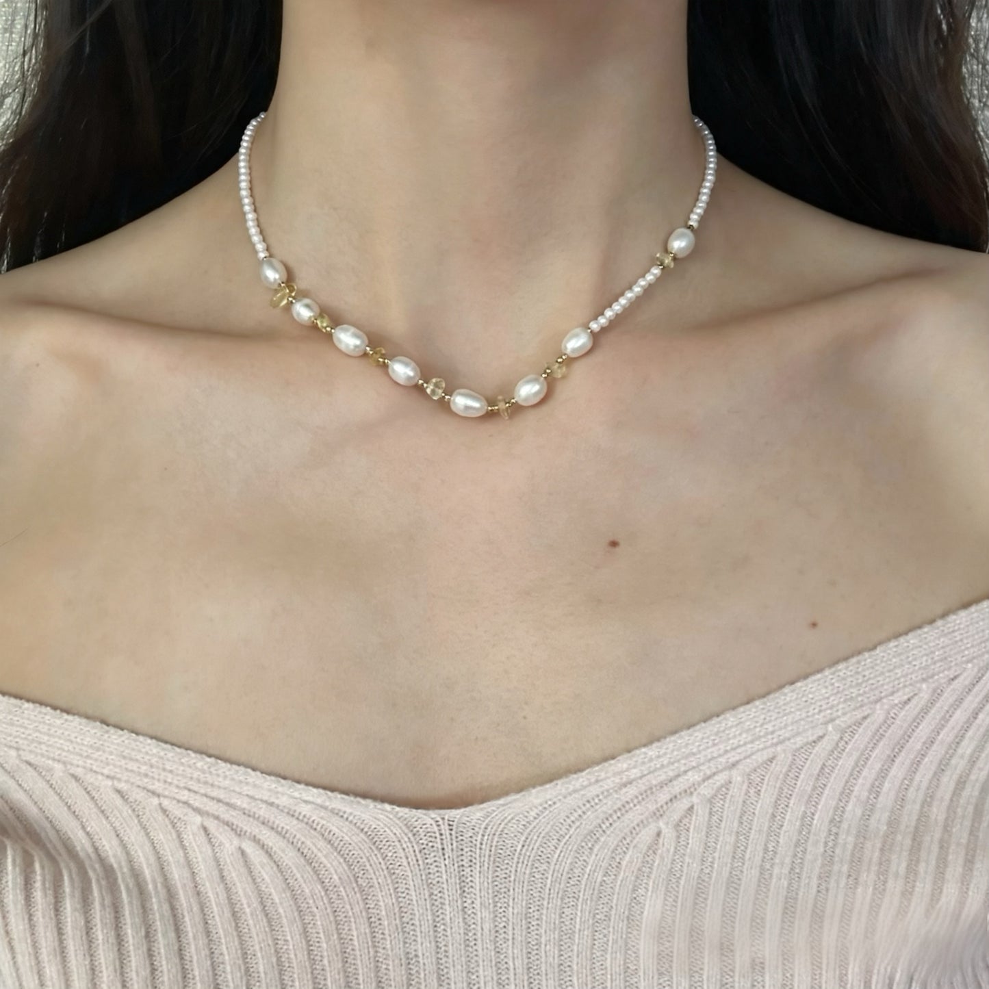 Halskette aus Citrin und Süßwasserperlen