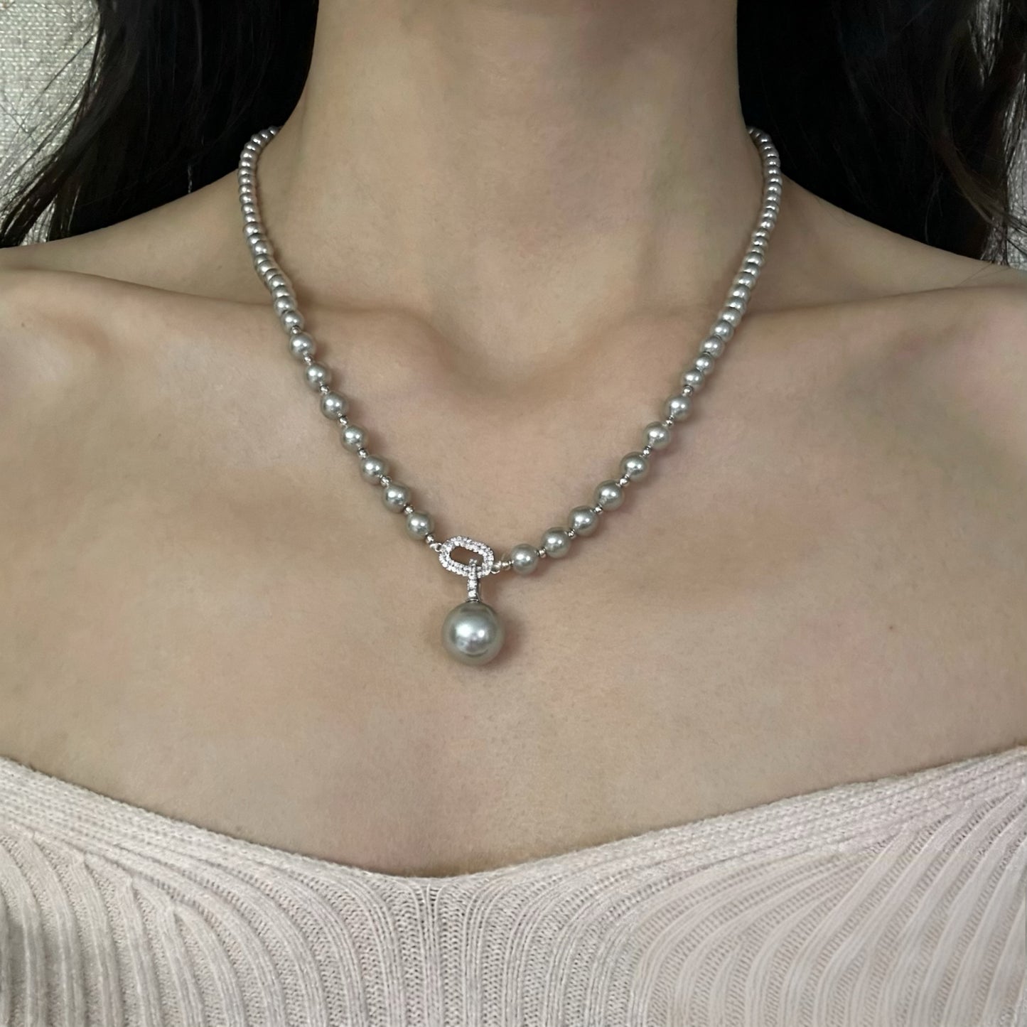 Halskette mit Anhänger aus grauer Perle in 925er Sterlingsilber