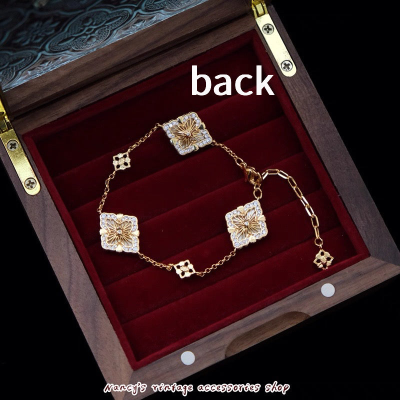 Vintage Palace Rose - Exquisite Clover- Hand-Carved Mother of Pearl Bracelet