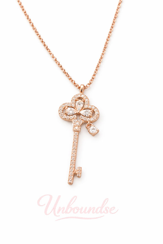 Halskette mit Schlüsselanhänger aus Roségold, 18 Karat vergoldet