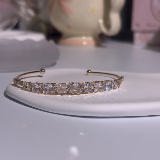 Graceful Stack - Free Mixable Gold Bracelet Collection