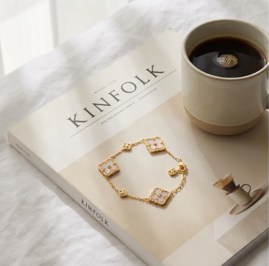 Vintage Palace Rose - Exquisite Clover- Hand-Carved Mother of Pearl Bracelet