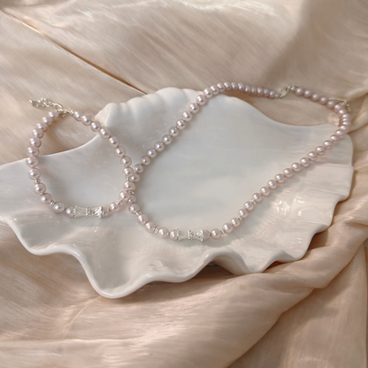 Schmuckset mit zartrosa Perlen und 925er Silberauflage