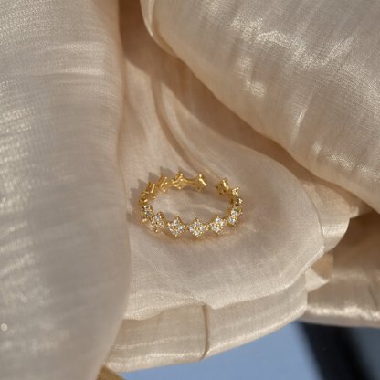 Offener Ring „Little Bloom“ – 18 Karat vergoldeter, verstellbarer Blumenring