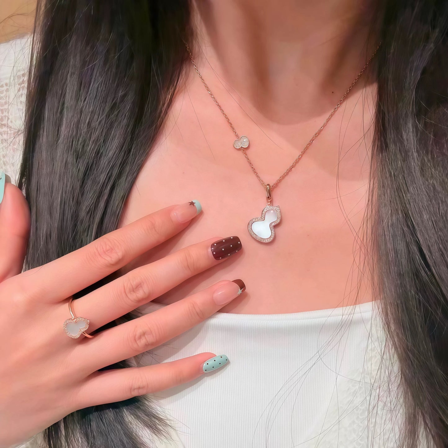 Silver Shell Outline Necklace