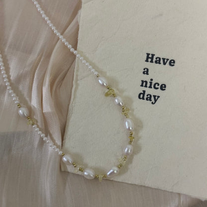 Halskette aus Citrin und Süßwasserperlen 