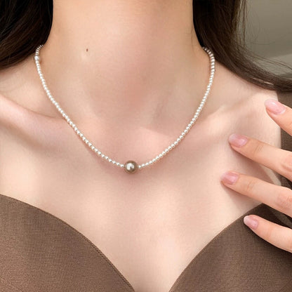 Minimal Pearl Necklace with Coffee Center Pearl