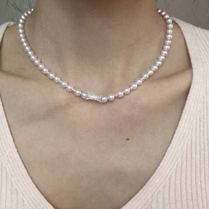 Schmuckset mit zartrosa Perlen und 925er Silberauflage