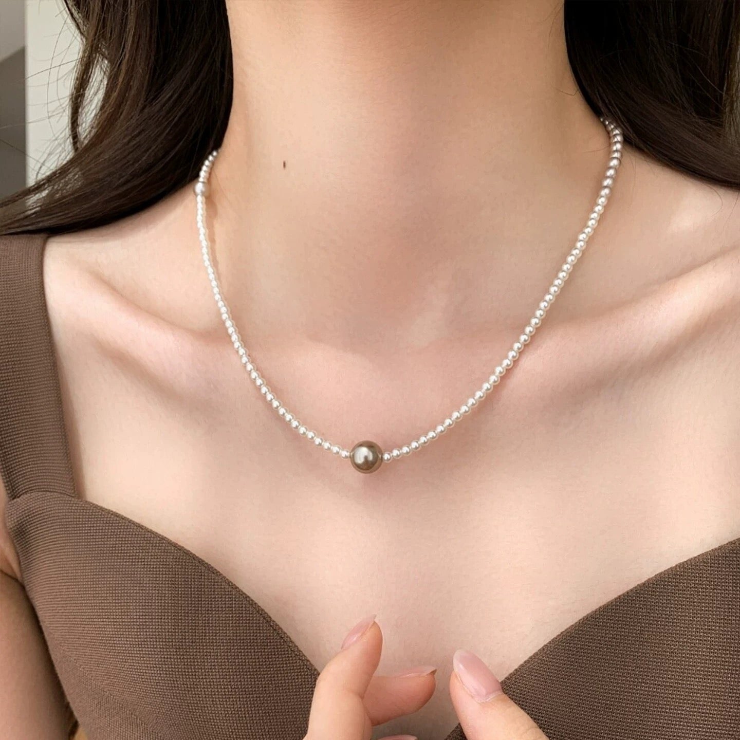 Minimal Pearl Necklace with Coffee Center Pearl