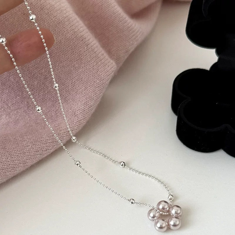 Delicate Pearl Flower Pendant Necklace