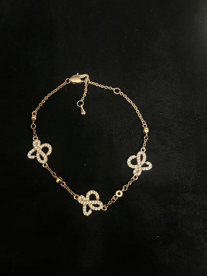 Zartes, 18 Karat vergoldetes Schmetterlingskettenarmband in Roségold 