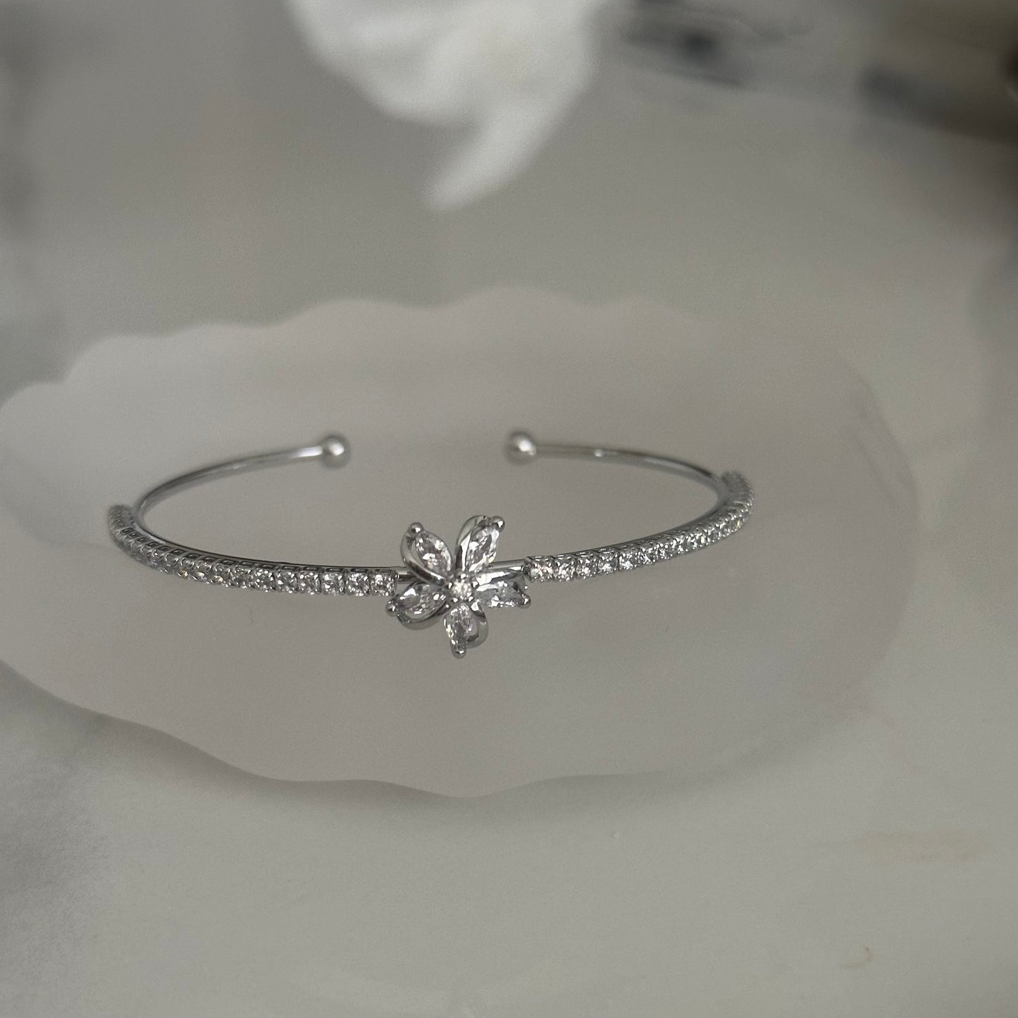 Graceful Stack - Free Mixable silver Bracelet Collection