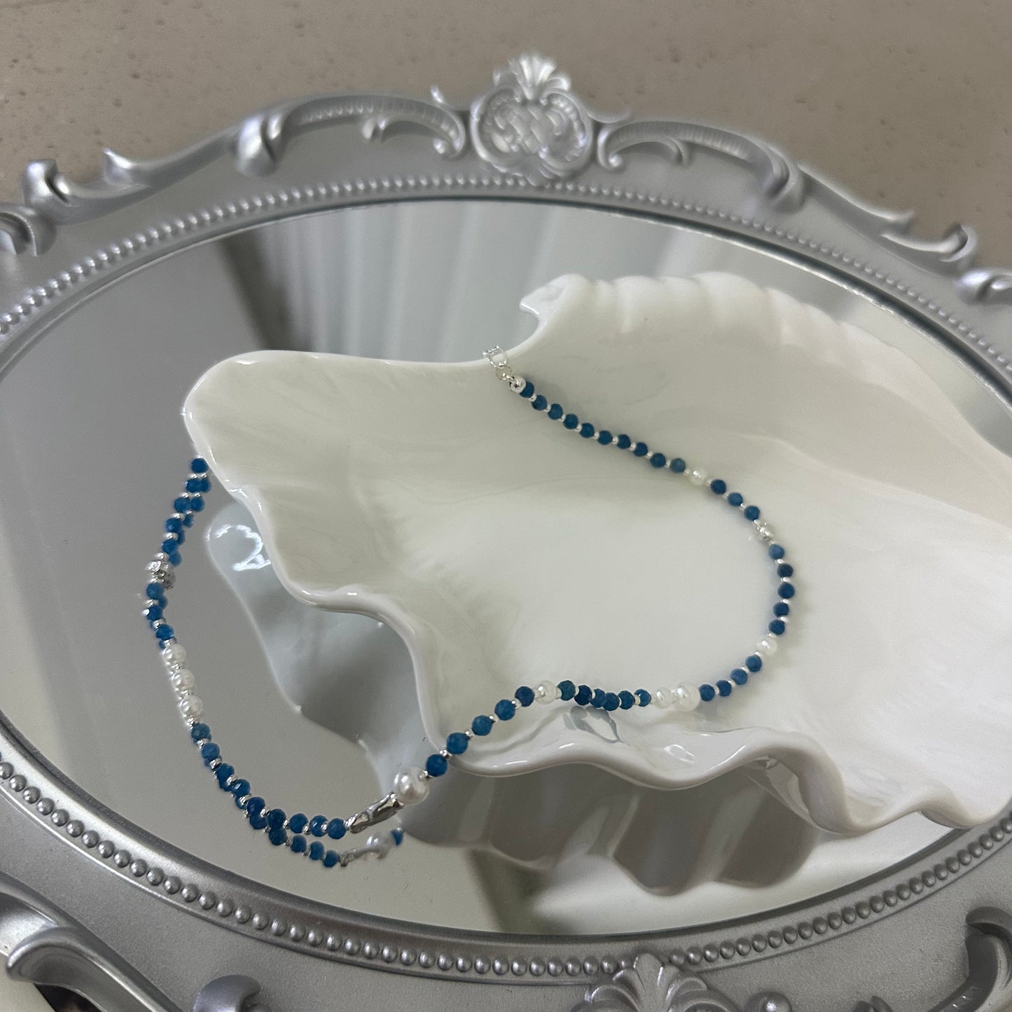 Mehrlagige Halskette aus natürlichen blauen Kristallperlen