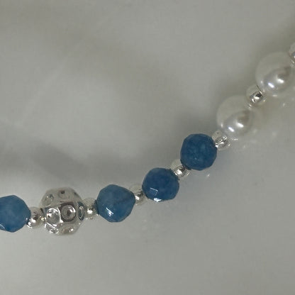 Mehrlagige Halskette aus natürlichen blauen Kristallperlen