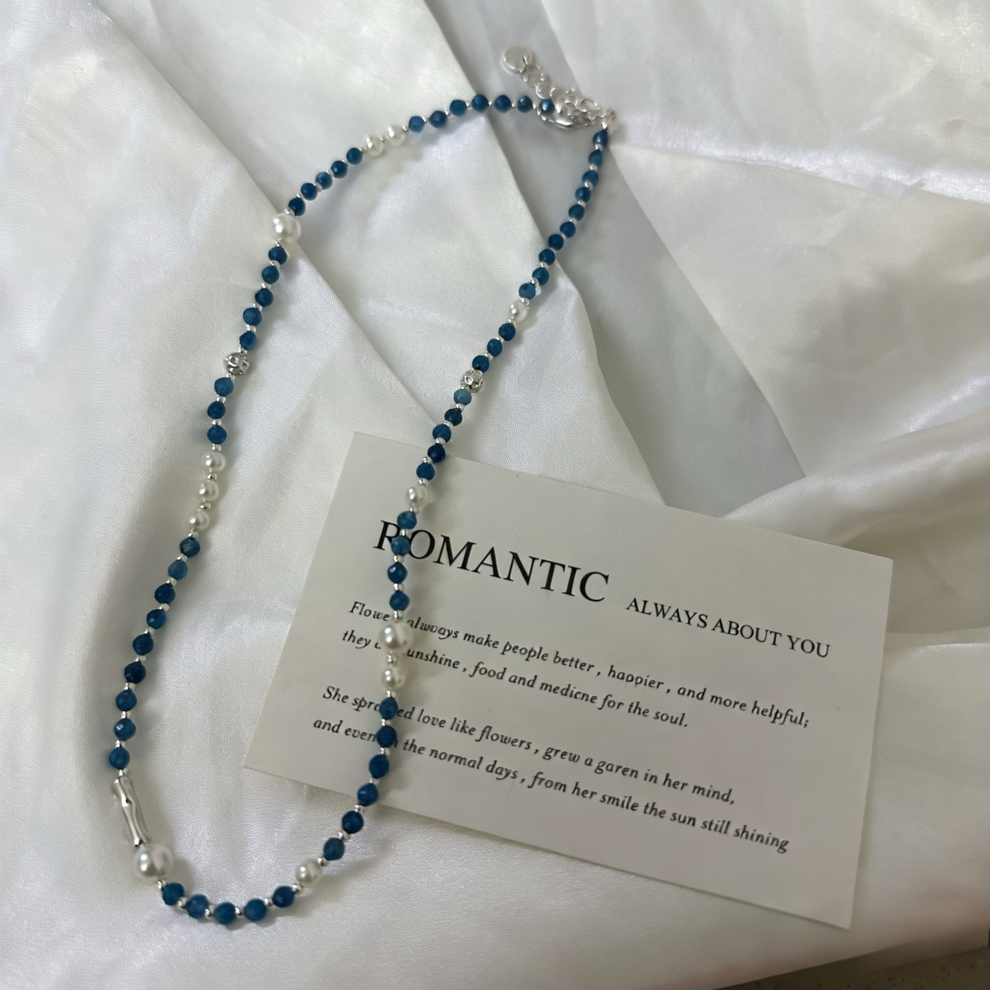 Mehrlagige Halskette aus natürlichen blauen Kristallperlen