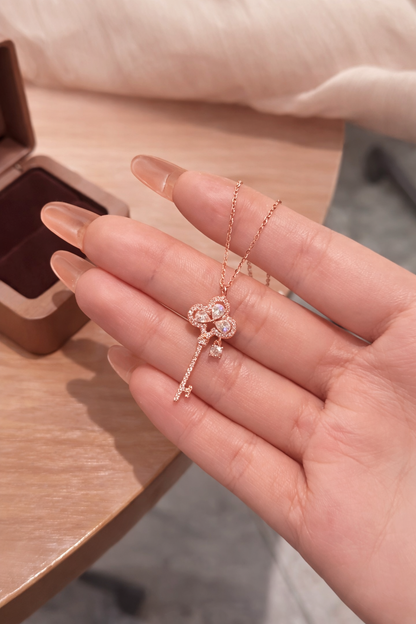 Halskette mit Schlüsselanhänger aus Roségold, 18 Karat vergoldet