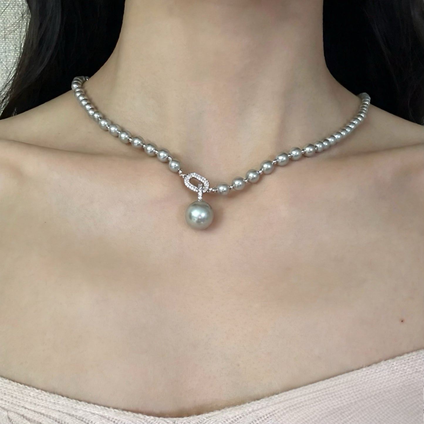 Halskette mit Anhänger aus grauer Perle in 925er Sterlingsilber