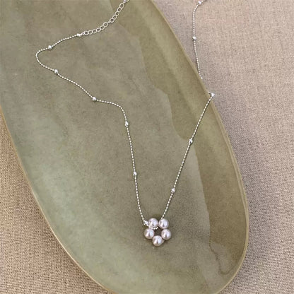 Delicate Pearl Flower Pendant Necklace