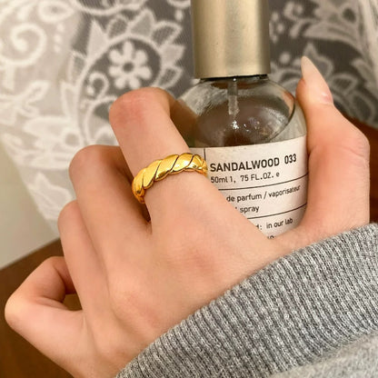 Everyday Gold Twist Ring