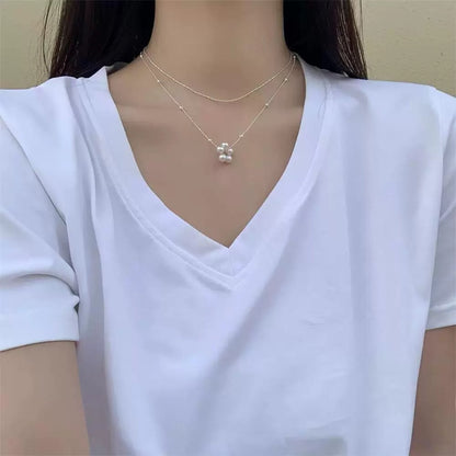 Delicate Pearl Flower Pendant Necklace