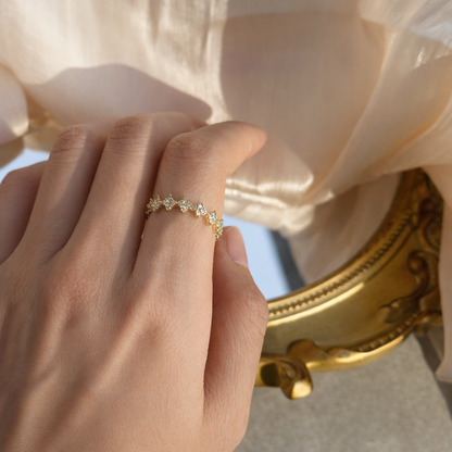 Offener Ring „Little Bloom“ – 18 Karat vergoldeter, verstellbarer Blumenring