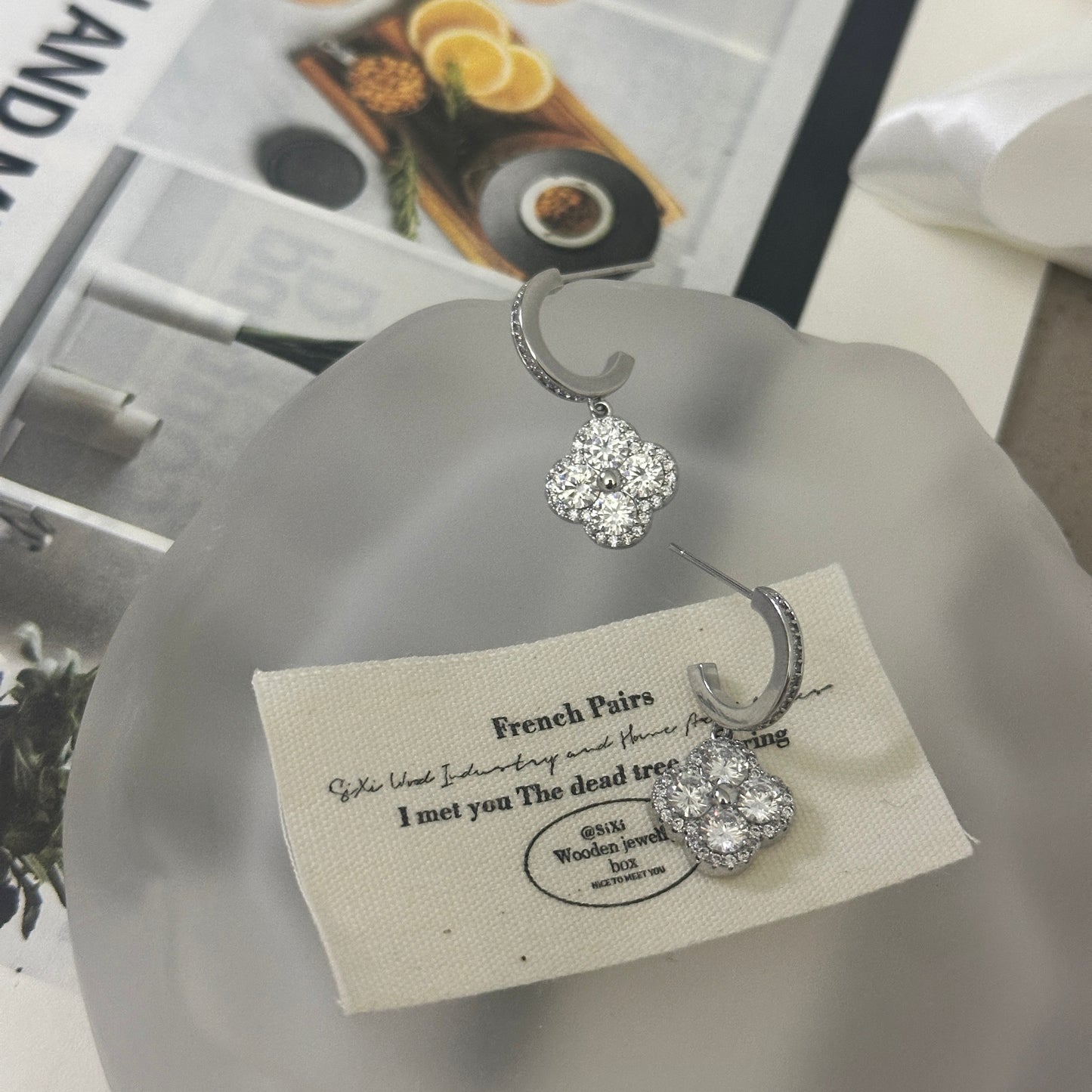 Funkelnde Kleeblatt-Ohrhänger mit 925er Silbersteckern