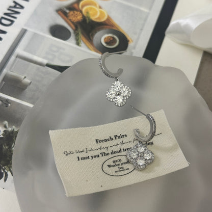 Funkelnde Kleeblatt-Ohrhänger mit 925er Silbersteckern