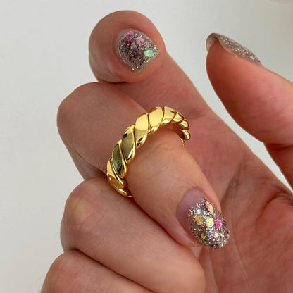 Everyday Gold Twist Ring
